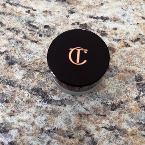 Charlotte Tilbury, eyes to mesmerise in Marie-Antoinette - Picture 1 of 3